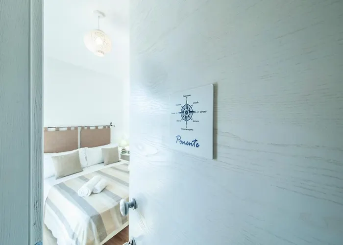 ゲストハウス Rocca Doria カステルサルド